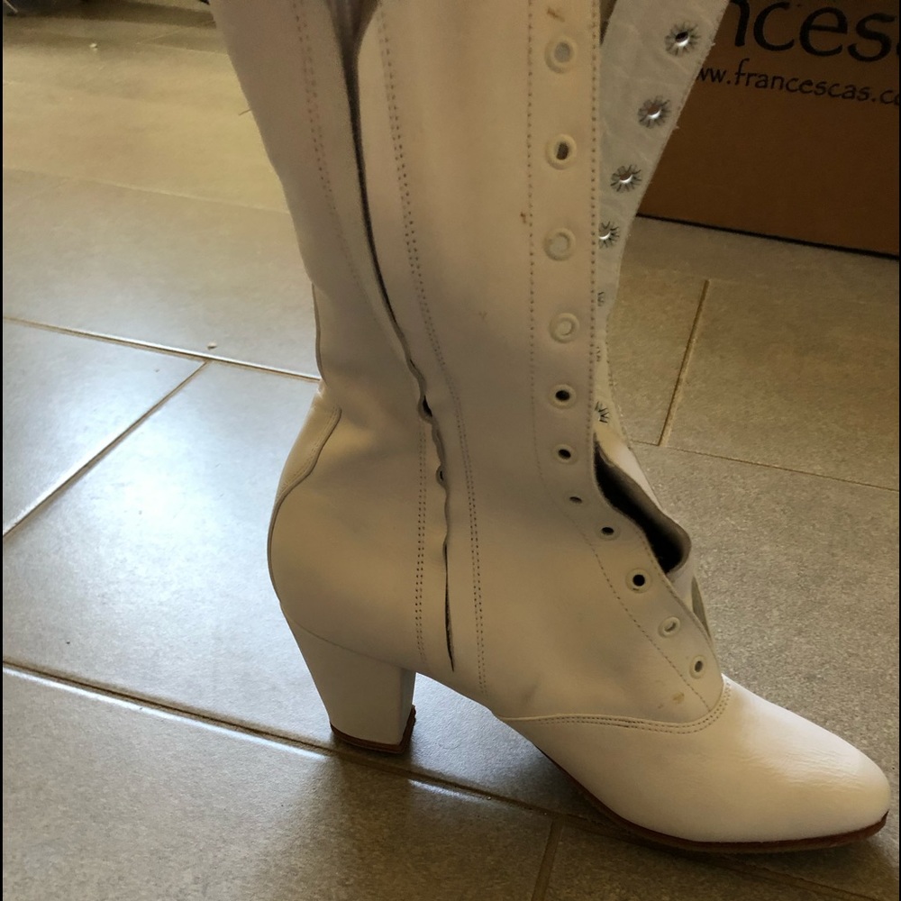 Brand new white baile folklórico boots